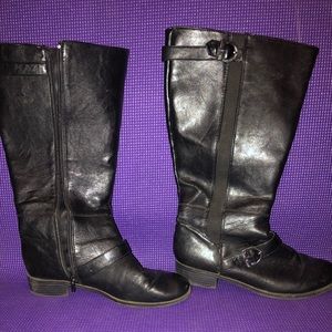 Black 3/4 calf boots